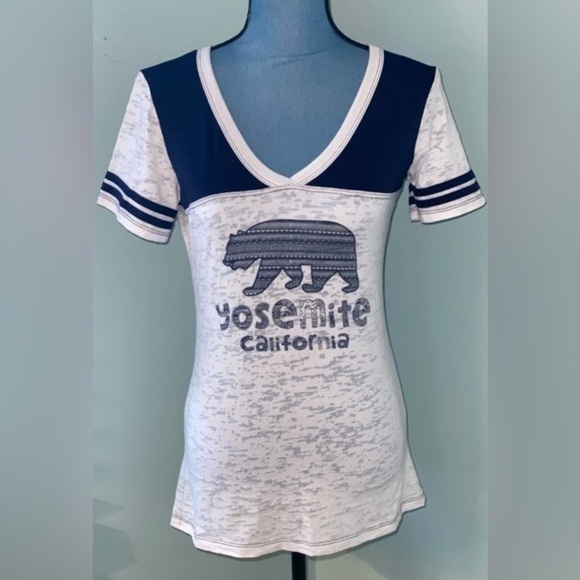 Blue 84 T-shirt Size Large Yosemite California Navy and White V-neck Fitted EUC - Picture 1 of 6